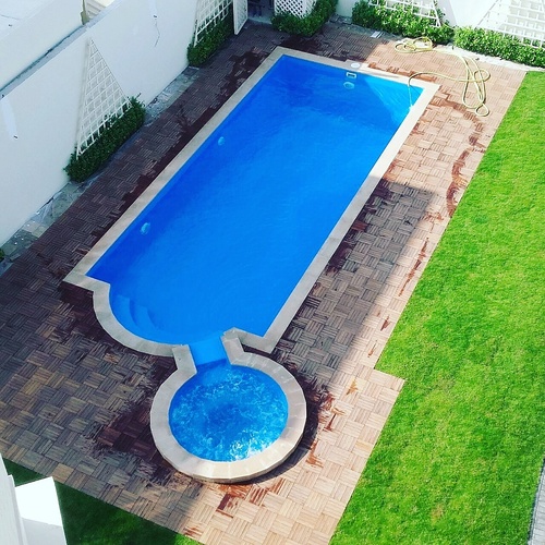 تصميمات حديثة للمسابح في الرياض