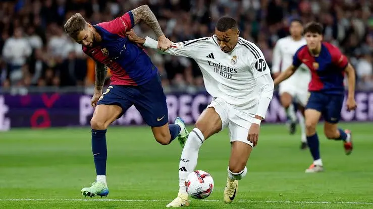 الذكاء الاصطناعي يجيب ما النتيجة المتوقعة لكلاسيكو برشلونة وريال مدريد؟ (صدمة لعشاق الملكي)